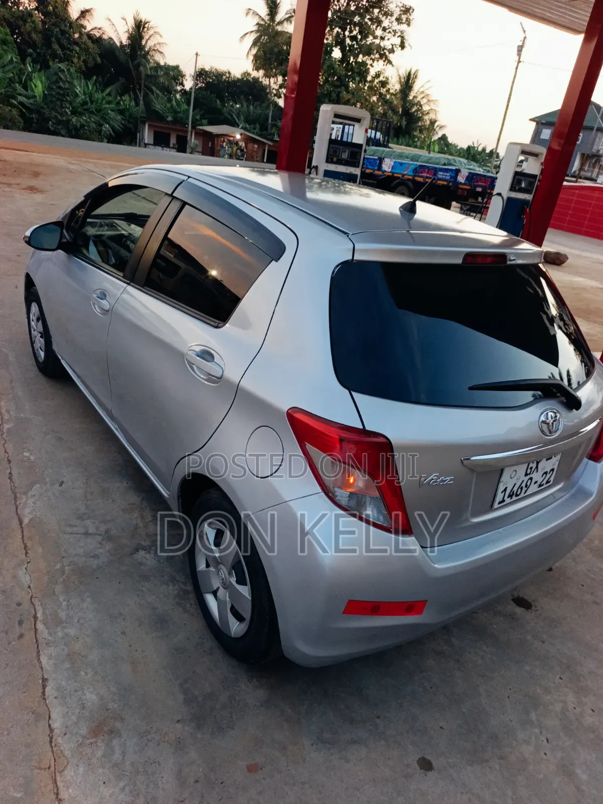 Toyota Vitz 1.0 FWD 5dr 2013 Silver