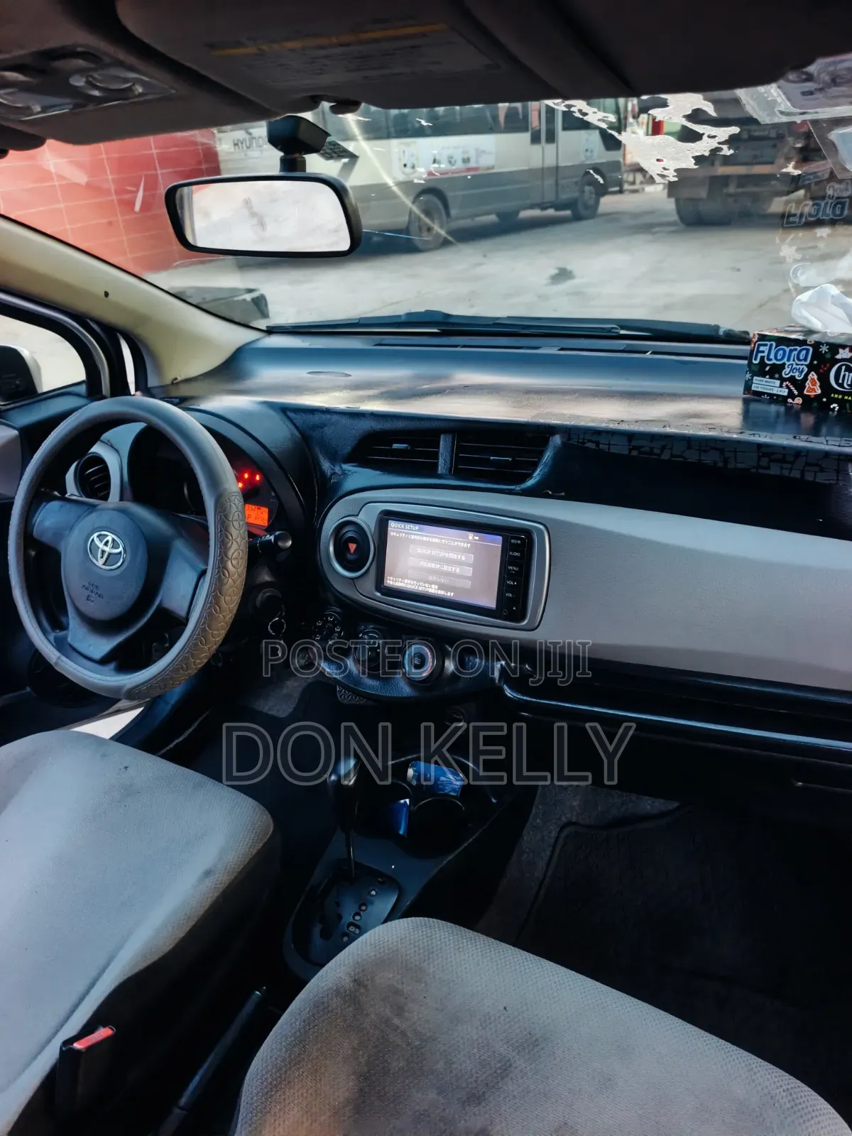 Toyota Vitz 1.0 FWD 5dr 2013 Silver