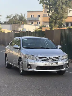 Toyota Corolla LE 4dr Sedan (1.8L 4cyl 4A) 2013 Silver