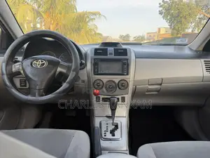 Toyota Corolla LE 4dr Sedan (1.8L 4cyl 4A) 2013 Silver
