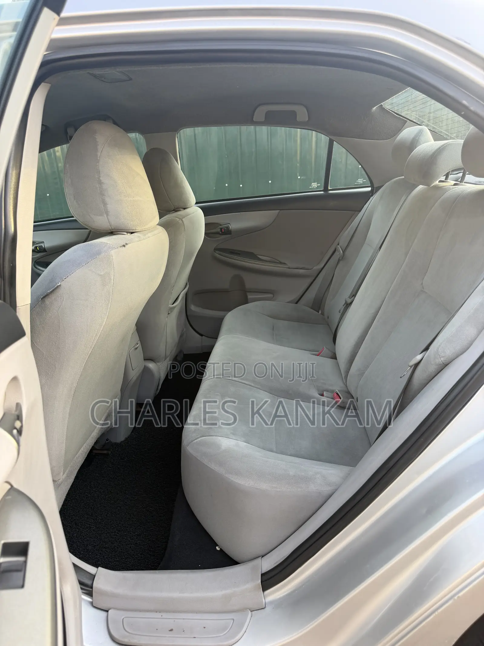 Toyota Corolla LE 4dr Sedan (1.8L 4cyl 4A) 2013 Silver