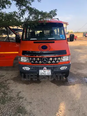 Mercedes-Benz Sprinter 2017 Orange