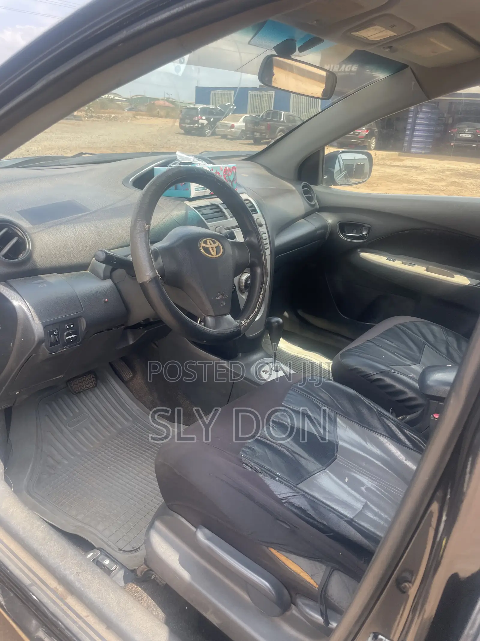 Toyota Yaris Base Hatchback 3dr 2010 Black