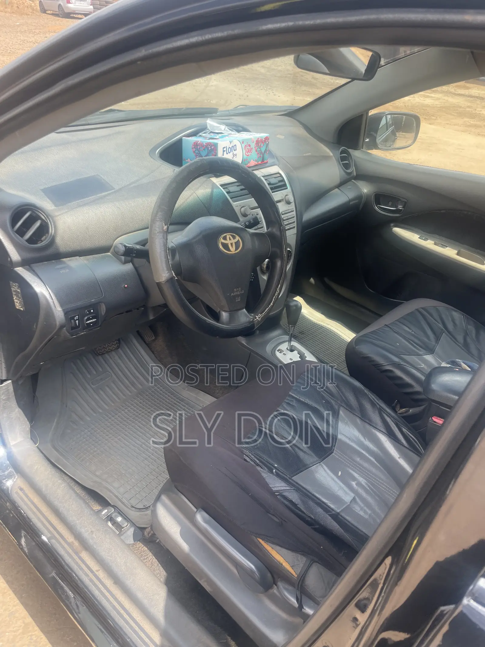 Toyota Yaris Base Hatchback 3dr 2010 Black