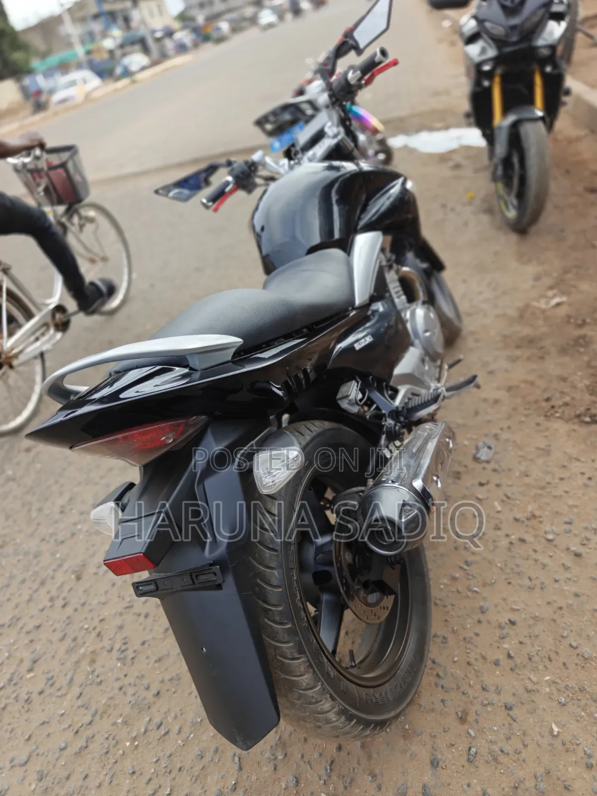 Suzuki Inazuma 2013 Black