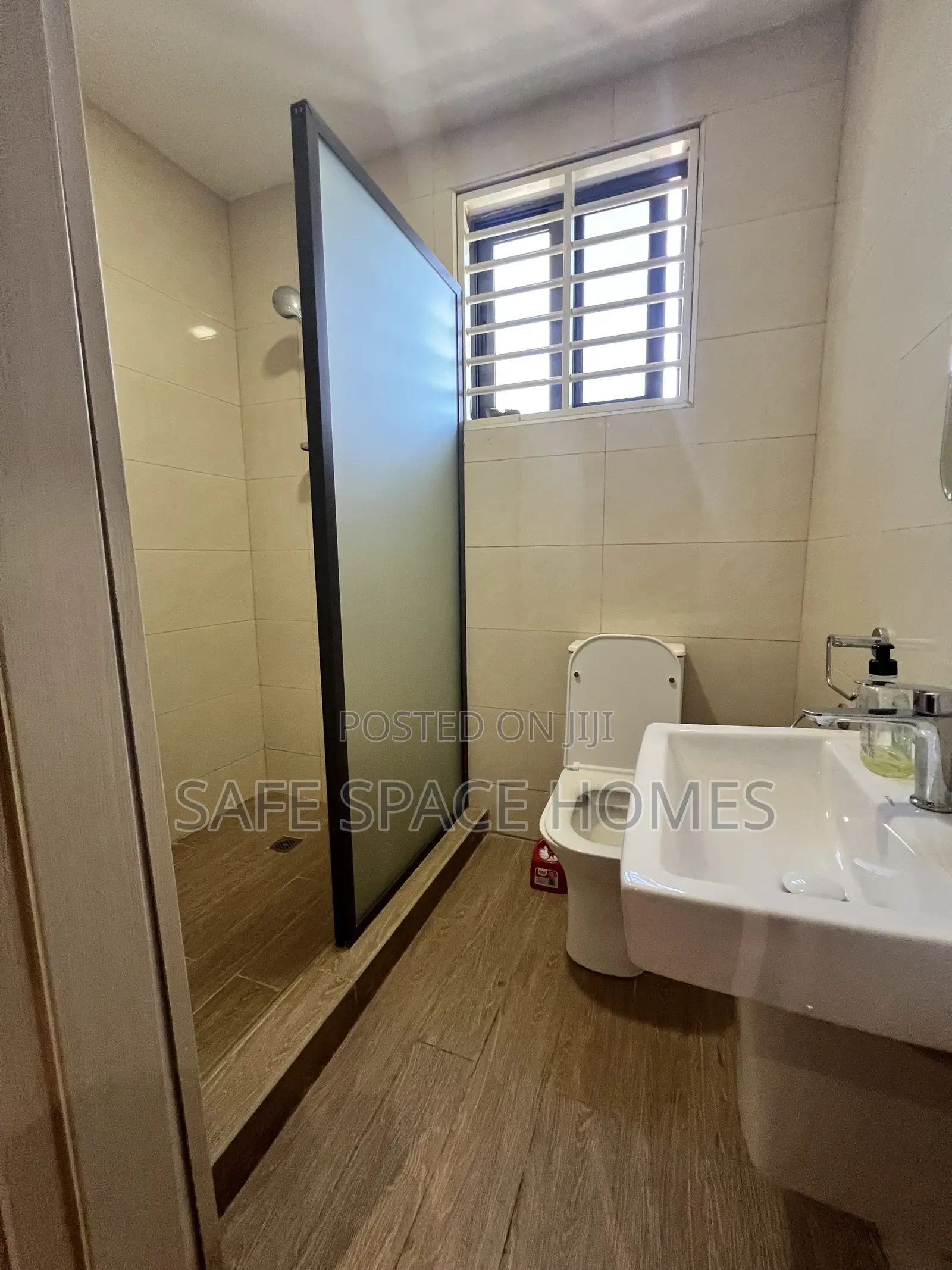 3bdrm Duplex in Ghana Link Area for rent