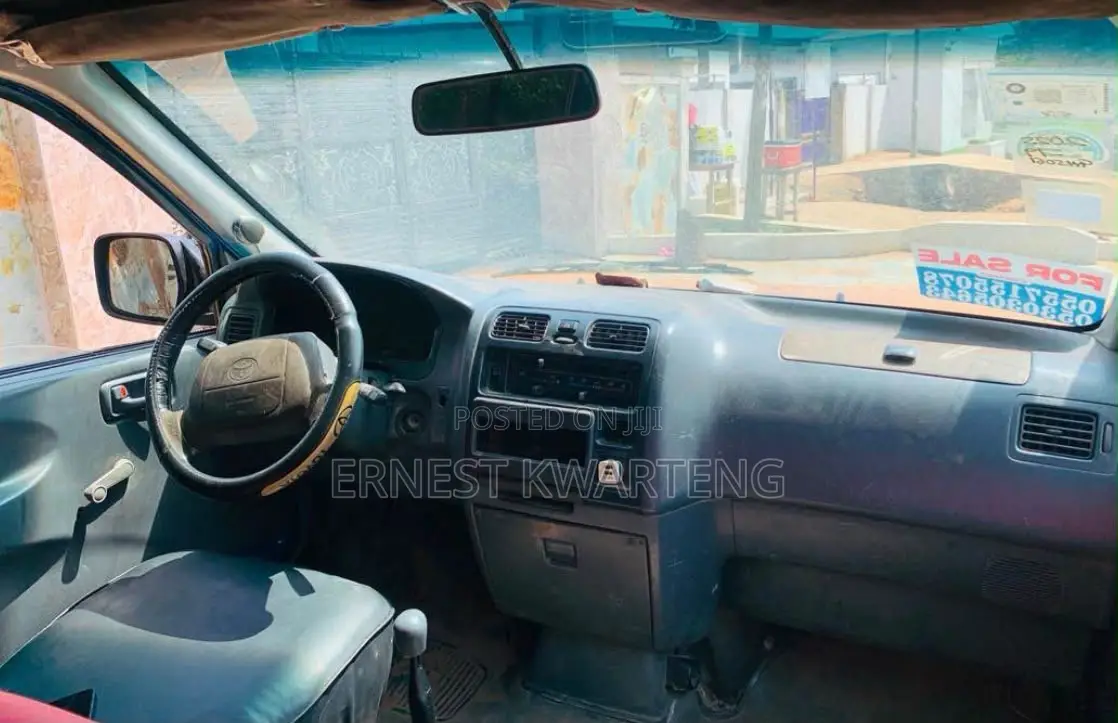 Toyota HiAce 2004 Blue