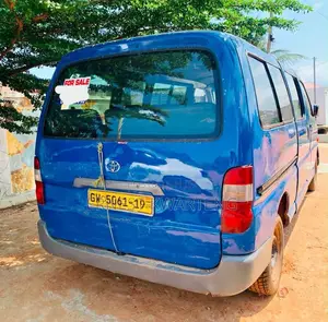 Toyota HiAce 2004 Blue