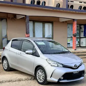 Toyota Vitz 1.3 FWD 5dr 2015 Silver