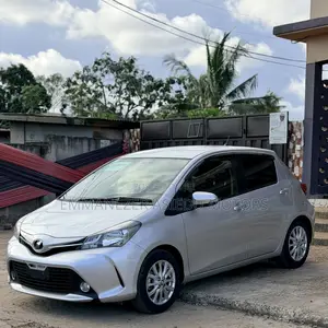 Toyota Vitz 1.3 FWD 5dr 2015 Silver