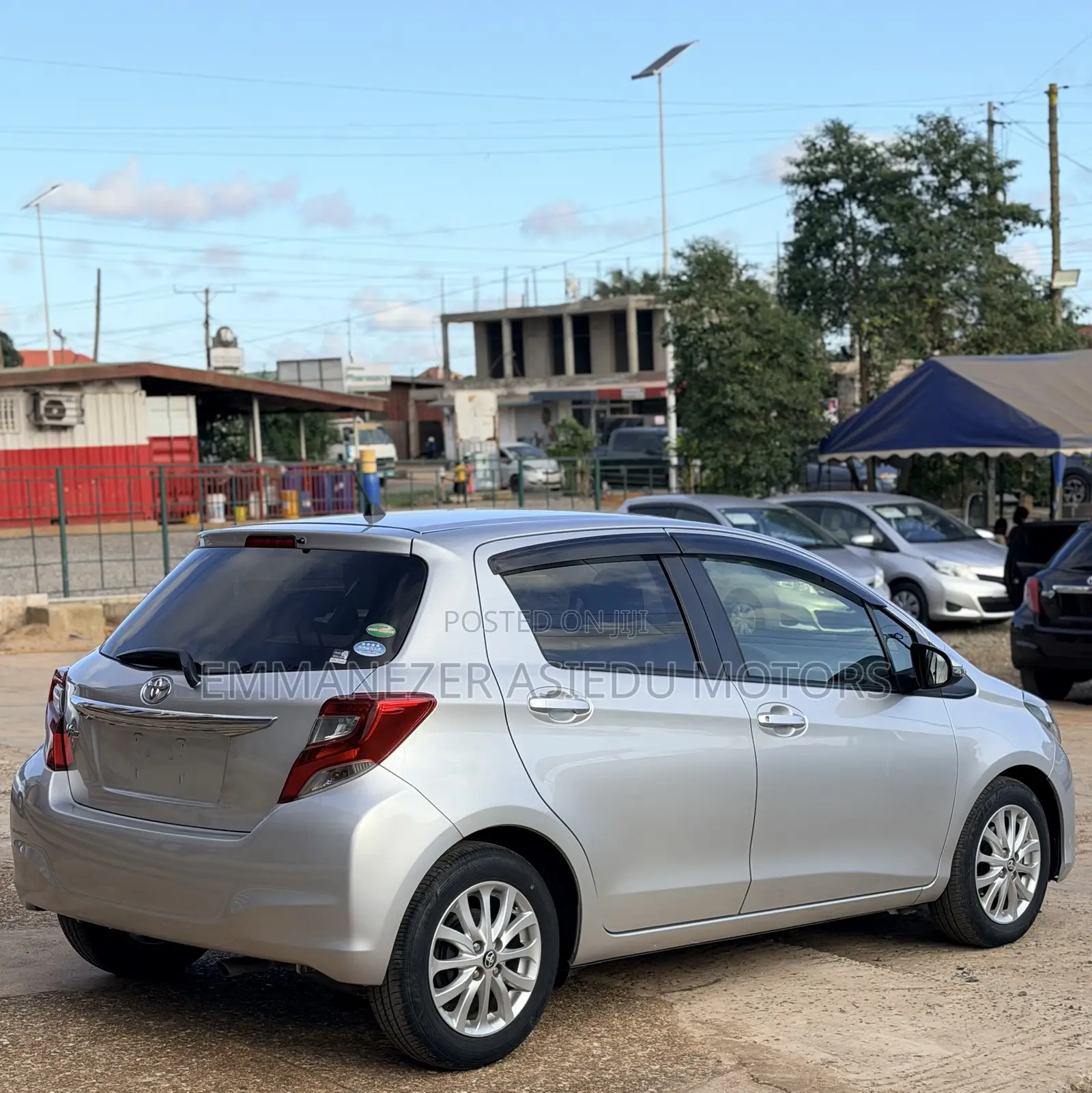 Toyota Vitz 1.3 FWD 5dr 2015 Silver