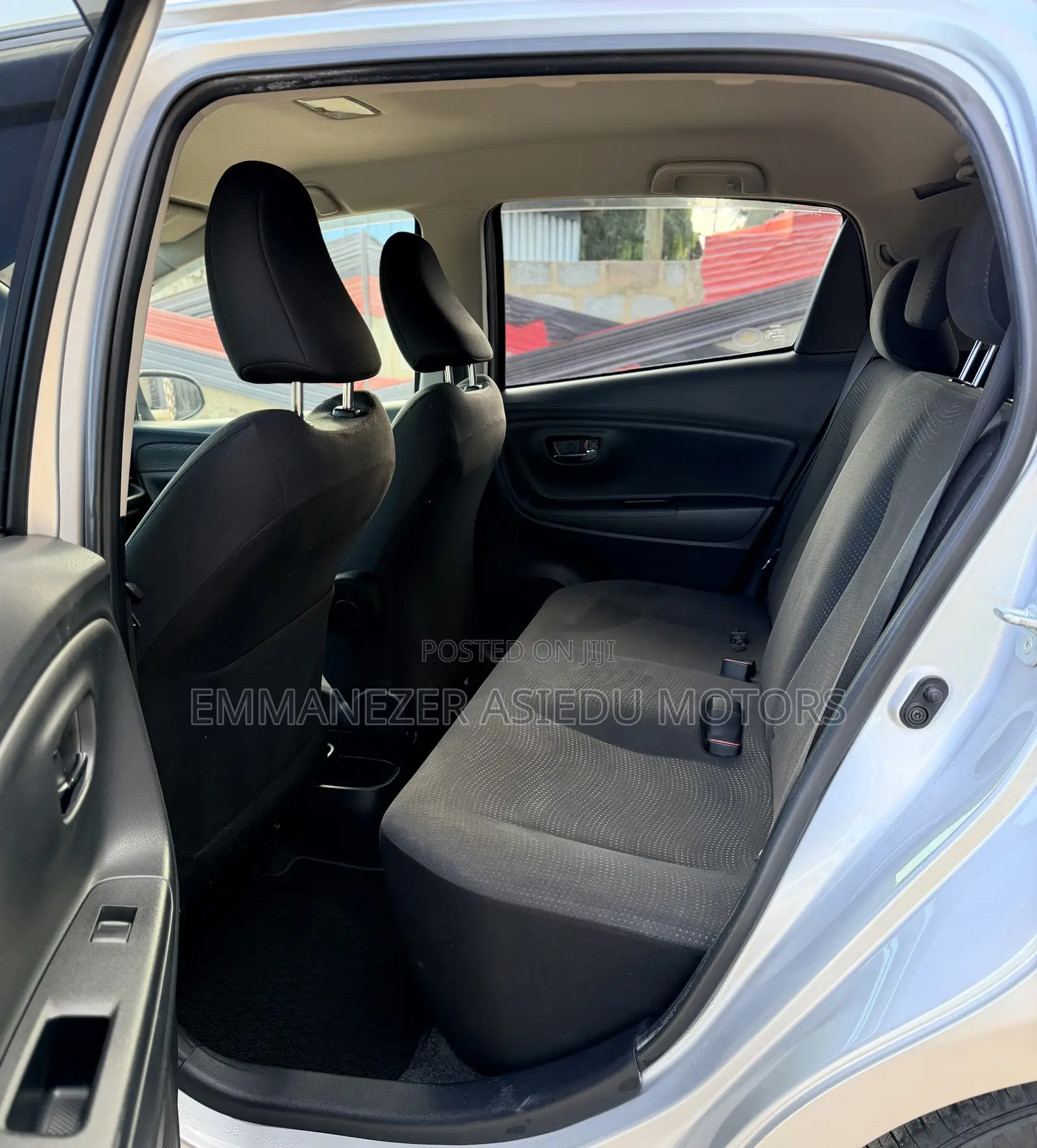 Toyota Vitz 1.3 FWD 5dr 2015 Silver