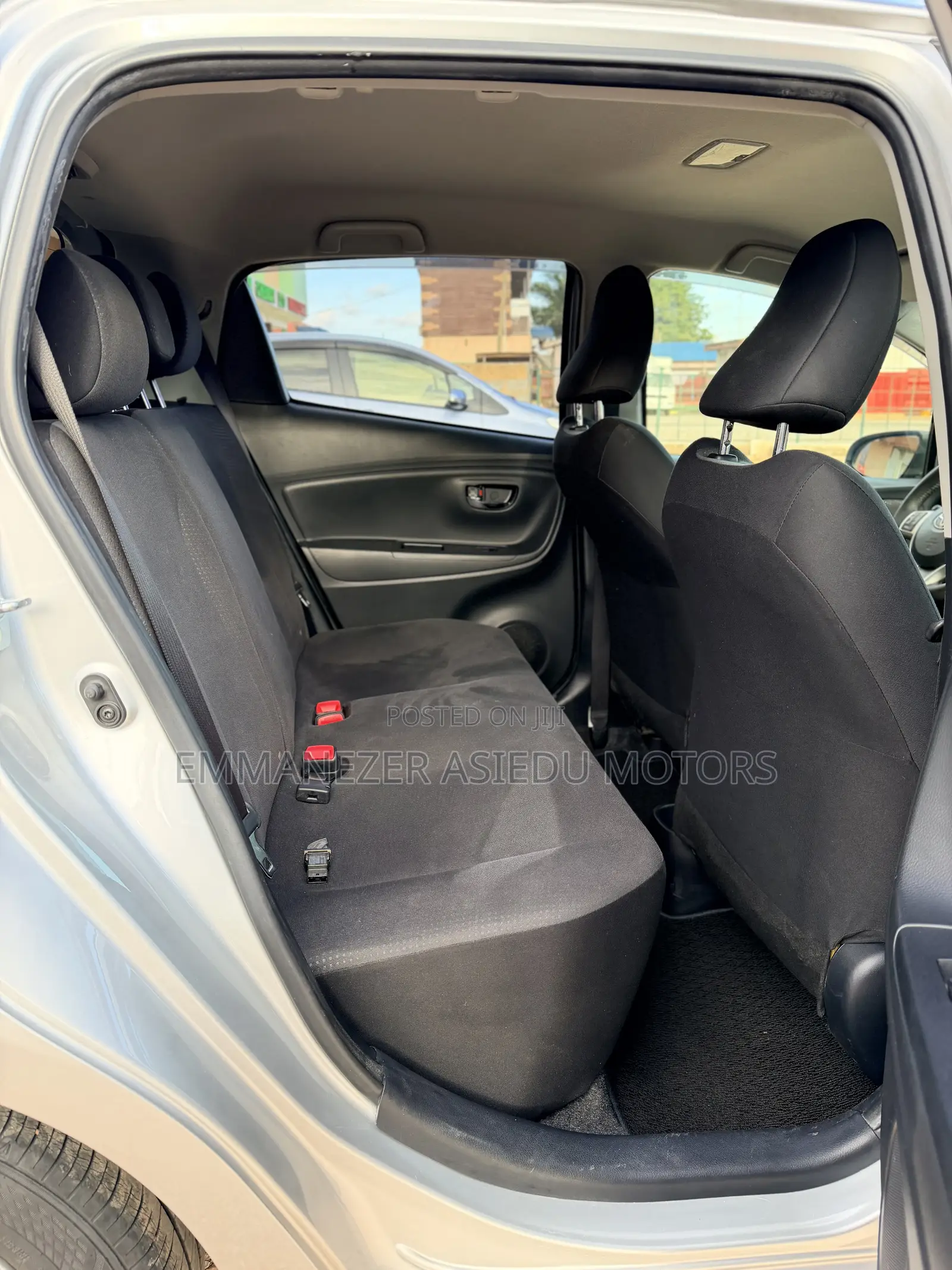 Toyota Vitz 1.3 FWD 5dr 2015 Silver