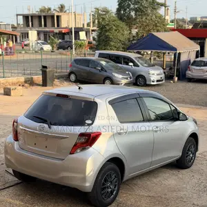Toyota Vitz 1.3 AWD 5dr 2015 Silver