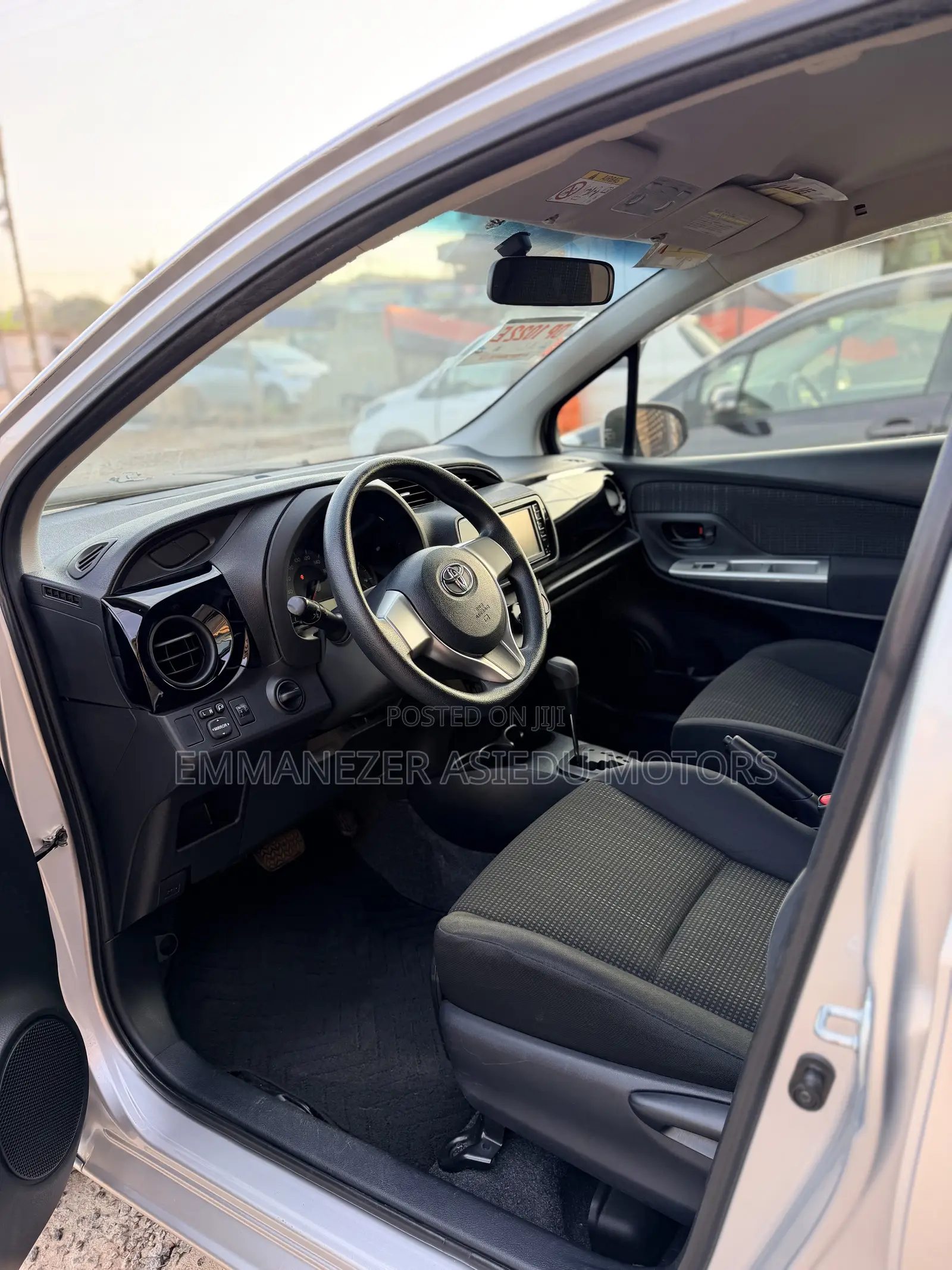 Toyota Vitz 1.3 AWD 5dr 2015 Silver