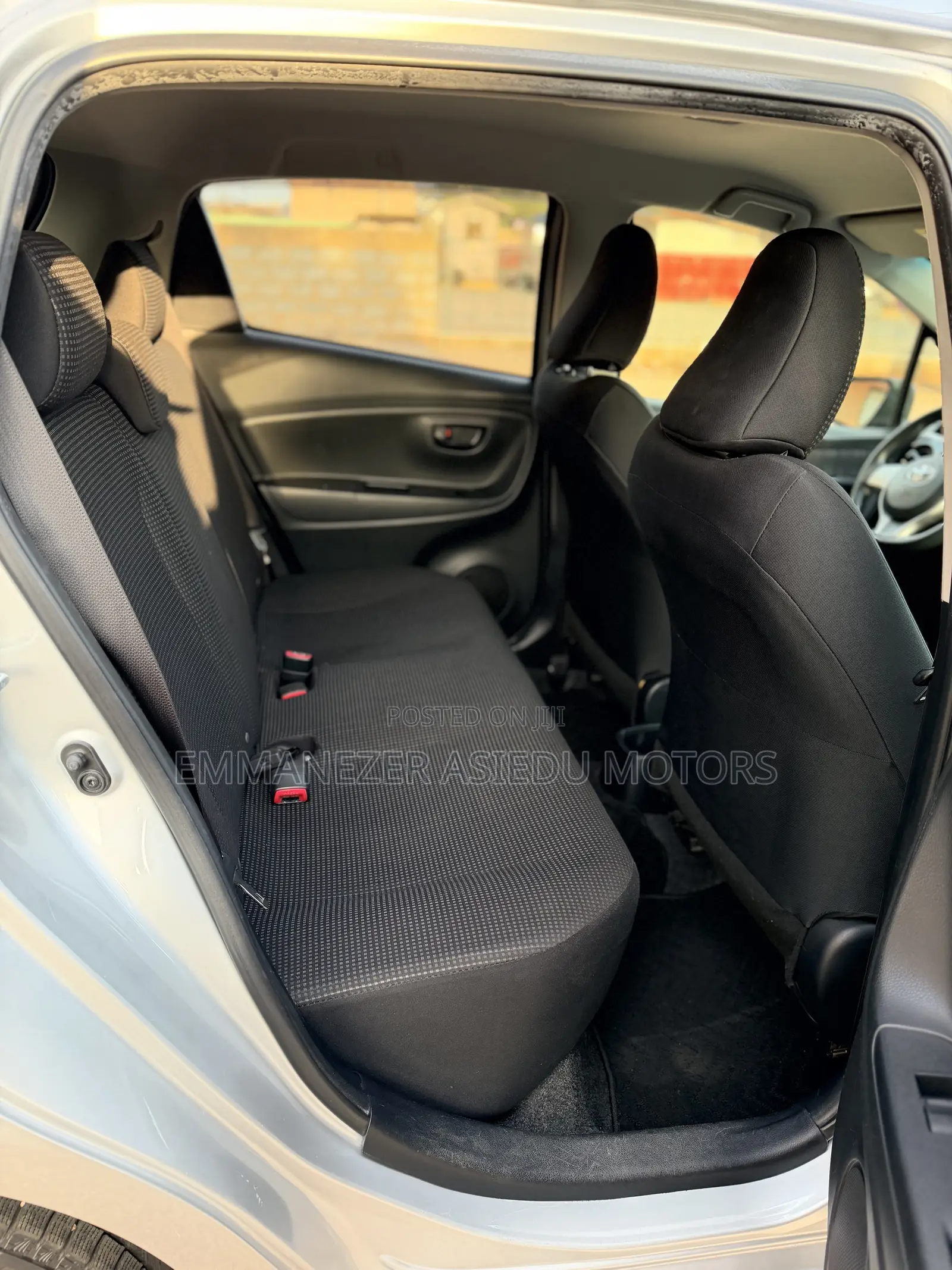 Toyota Vitz 1.3 AWD 5dr 2015 Silver