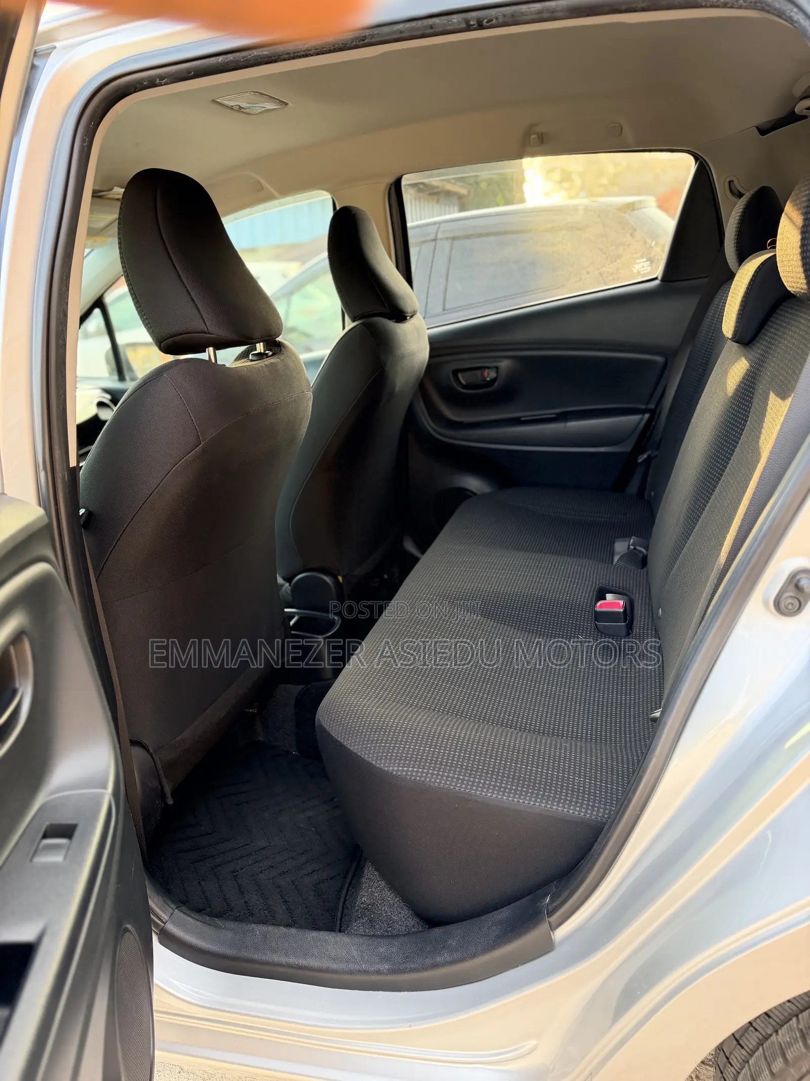 Toyota Vitz 1.3 AWD 5dr 2015 Silver