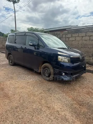Toyota Voxy V 4WD 8-Seater 2011 Black