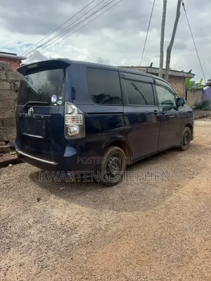 Toyota Voxy V 4WD 8-Seater 2011 Black