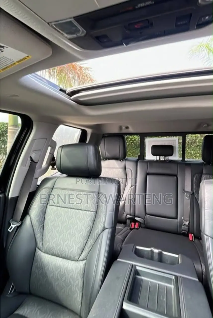 Toyota Tundra 2022 Black