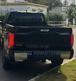 Toyota Tundra 2022 Black