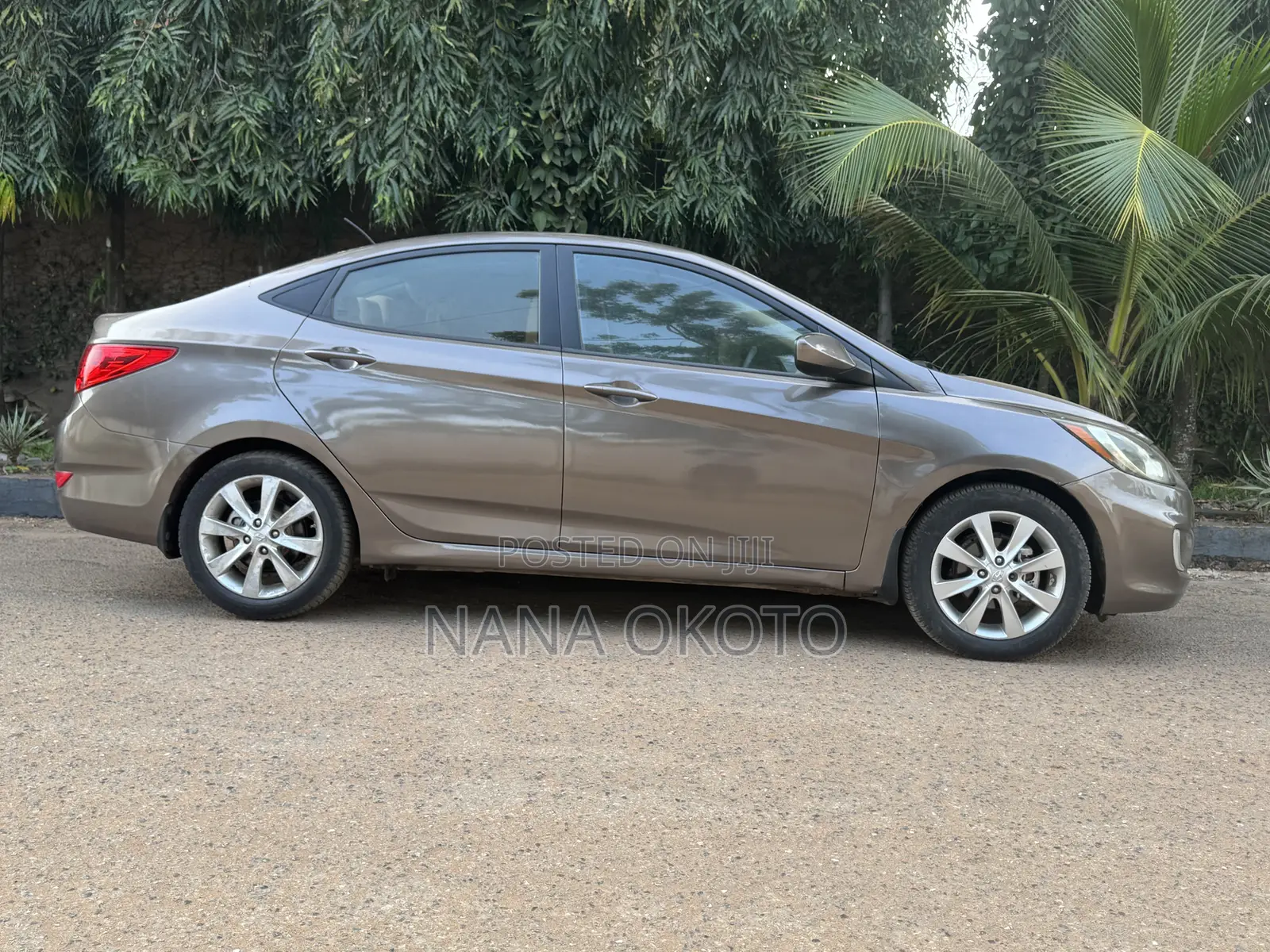 Hyundai Accent SE Automatic 2012 Beige