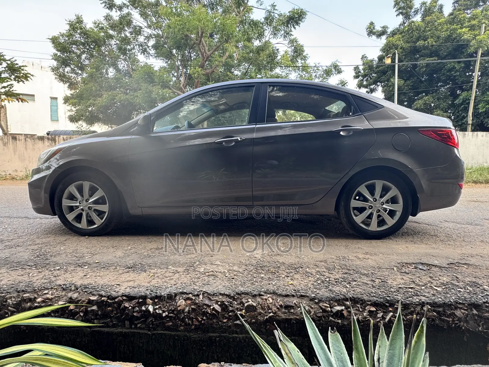 Hyundai Accent SE Automatic 2012 Beige