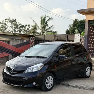 Toyota Vitz 1.3 FWD 5dr 2013 Purple