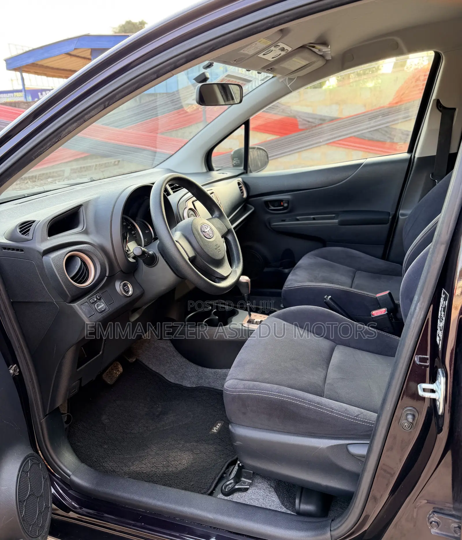 Toyota Vitz 1.3 FWD 5dr 2013 Purple