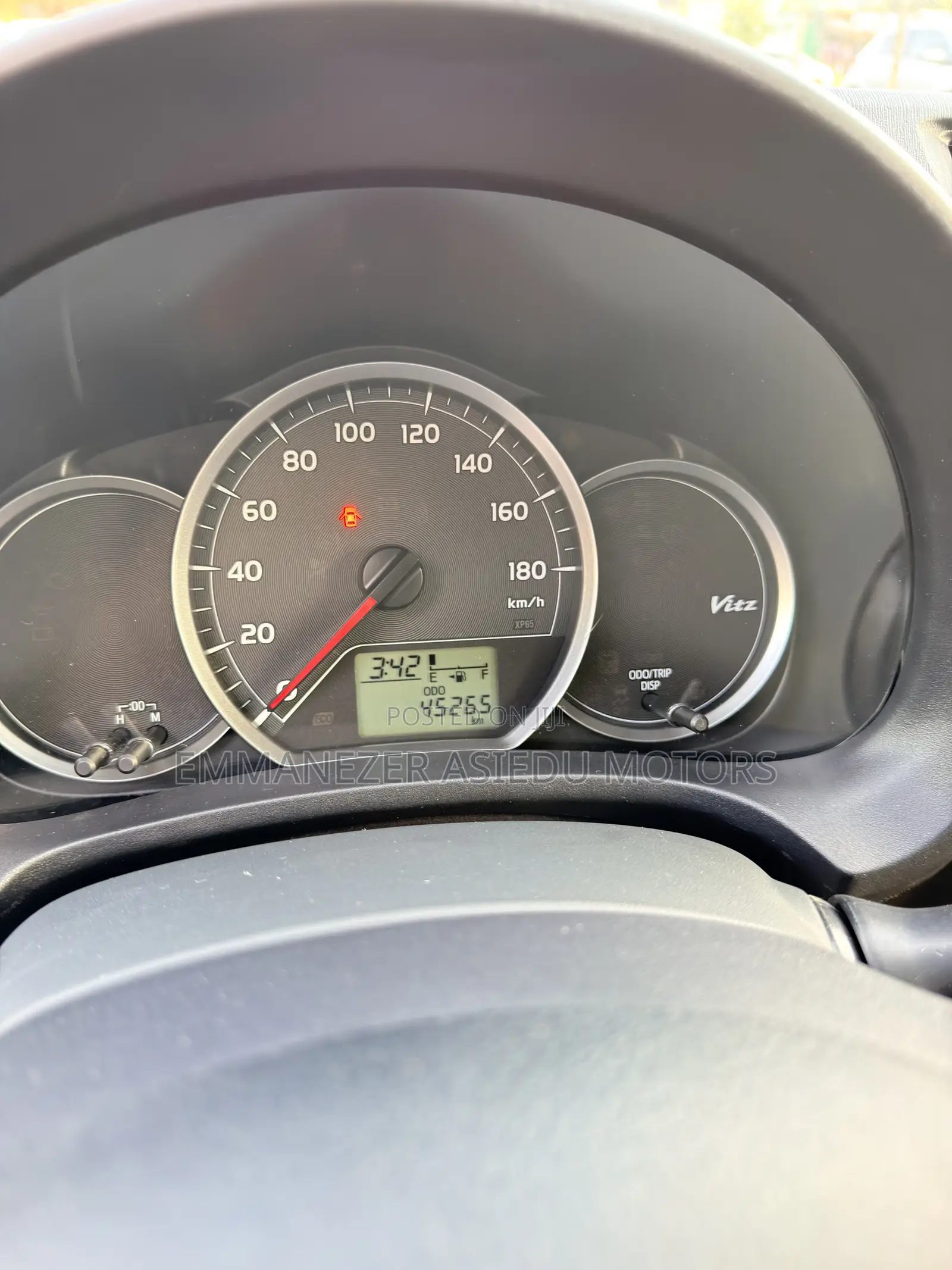 Toyota Vitz 1.3 FWD 5dr 2013 Purple