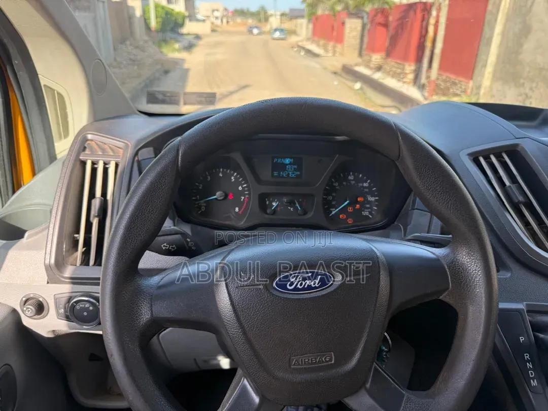 Ford Transit 2017 Yellow