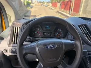 Ford Transit 2017 Yellow