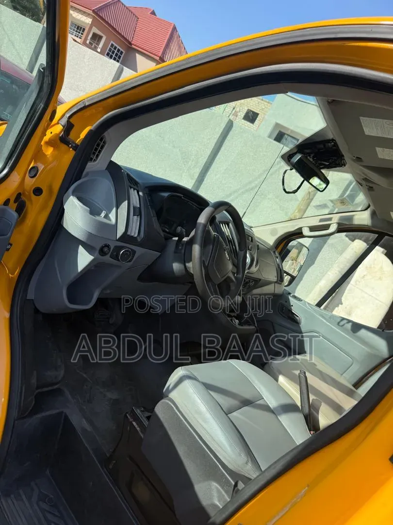 Ford Transit 2017 Yellow