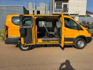 Ford Transit 2017 Yellow