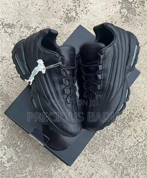 Nike Air Max Lux X Supreme Sneakers