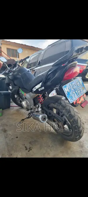 Yamaha 2000 Black