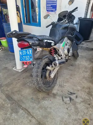 Yamaha 2000 Black