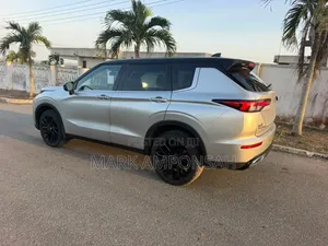 Mitsubishi Outlander SE Black Edition 2023 Gray