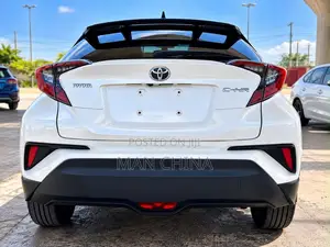 Toyota C-HR XLE FWD Sport Utility (2.0L 4cyl 2AM) 2018 White