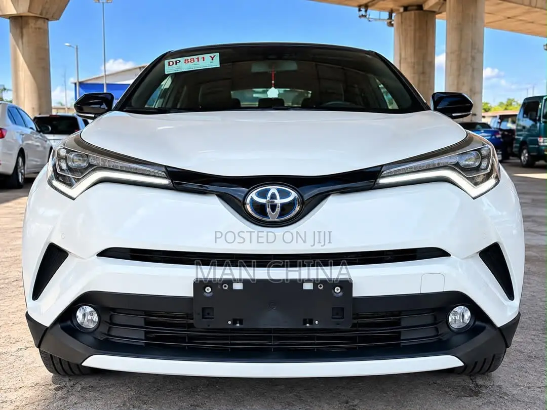 Toyota C-HR XLE FWD Sport Utility (2.0L 4cyl 2AM) 2018 White