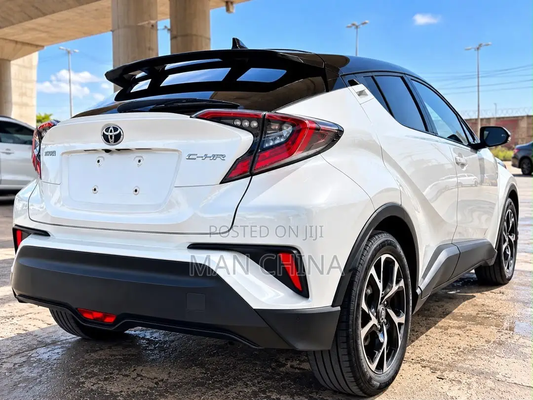 Toyota C-HR XLE FWD Sport Utility (2.0L 4cyl 2AM) 2018 White