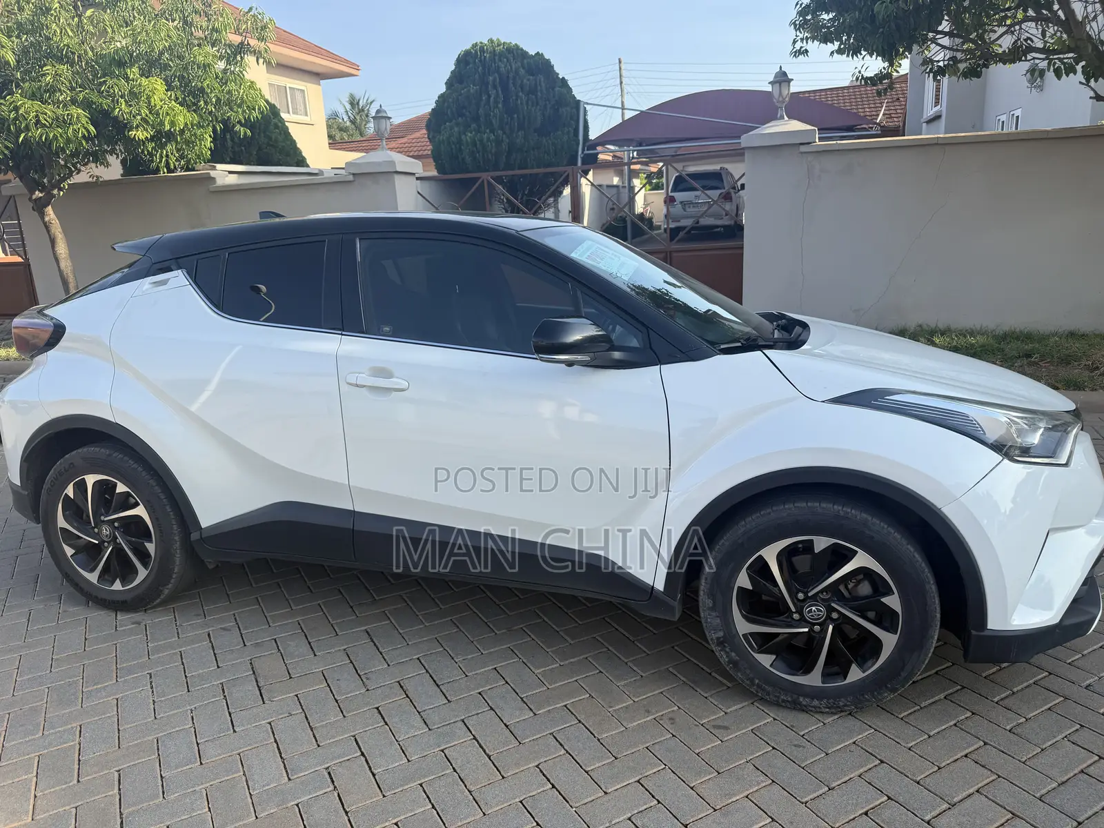 Toyota C-HR XLE FWD Sport Utility (2.0L 4cyl 2AM) 2018 White