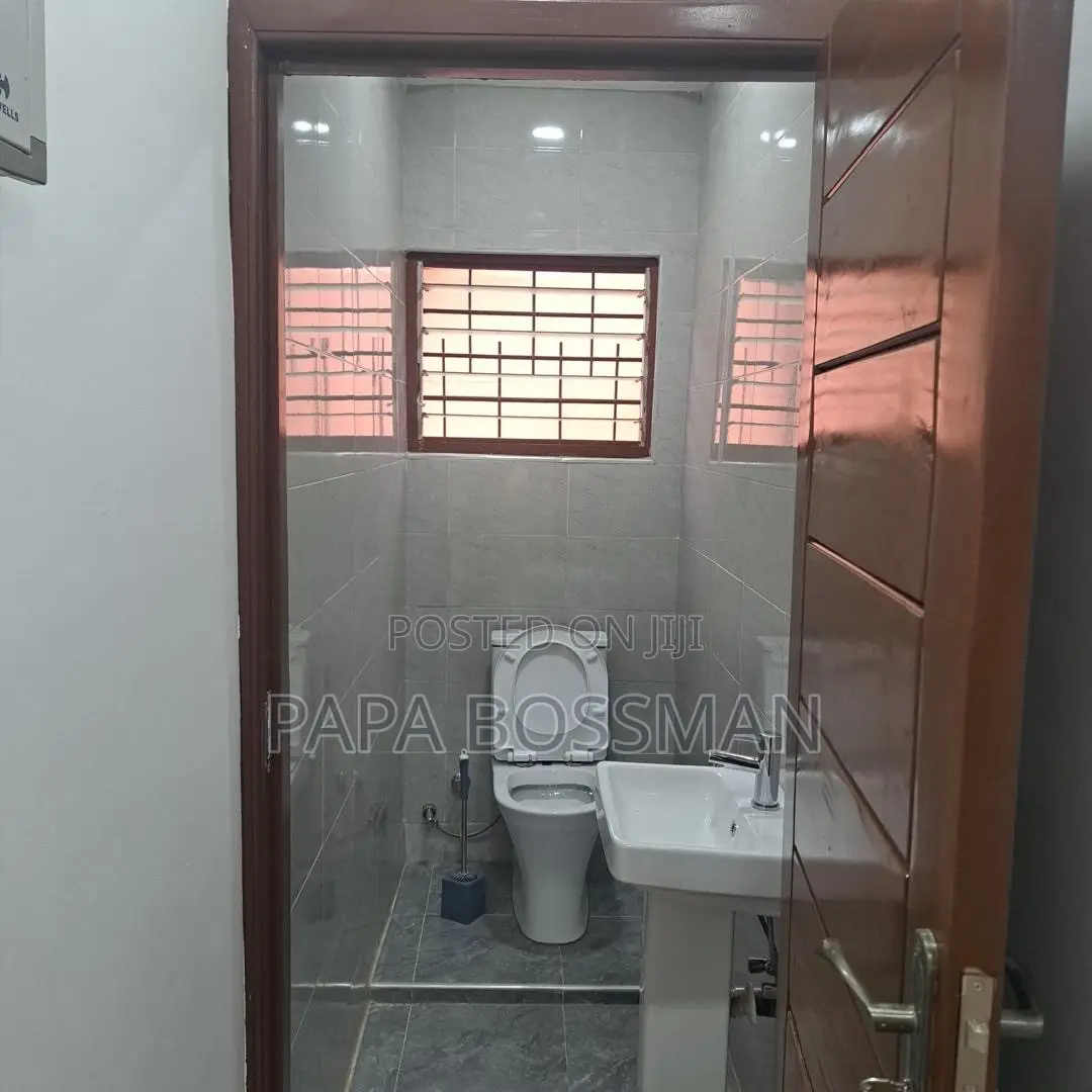 2bdrm Townhouse / Terrace in Regimanuel Balloon, Kwabenya for rent