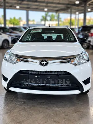 Toyota Yaris L Hatchback 3dr 2015 White