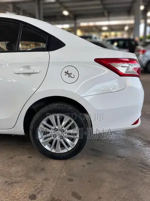 Toyota Yaris L Hatchback 3dr 2015 White