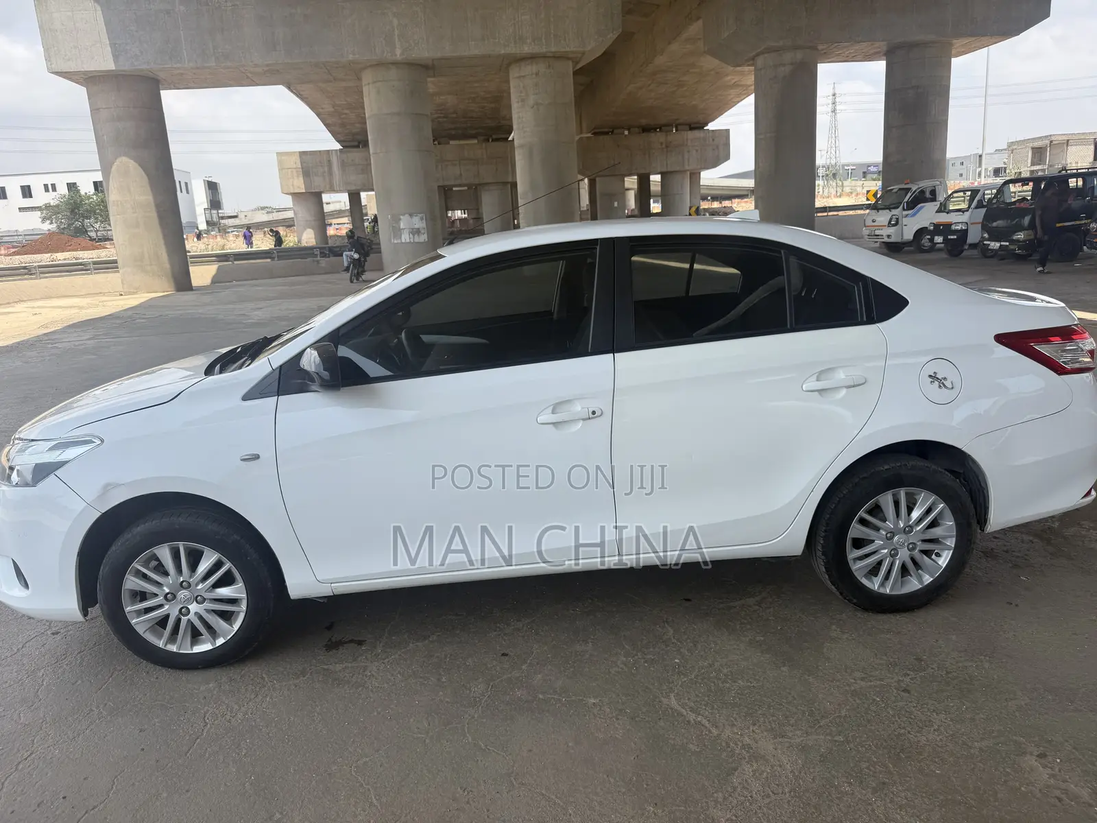 Toyota Yaris L Hatchback 3dr 2015 White