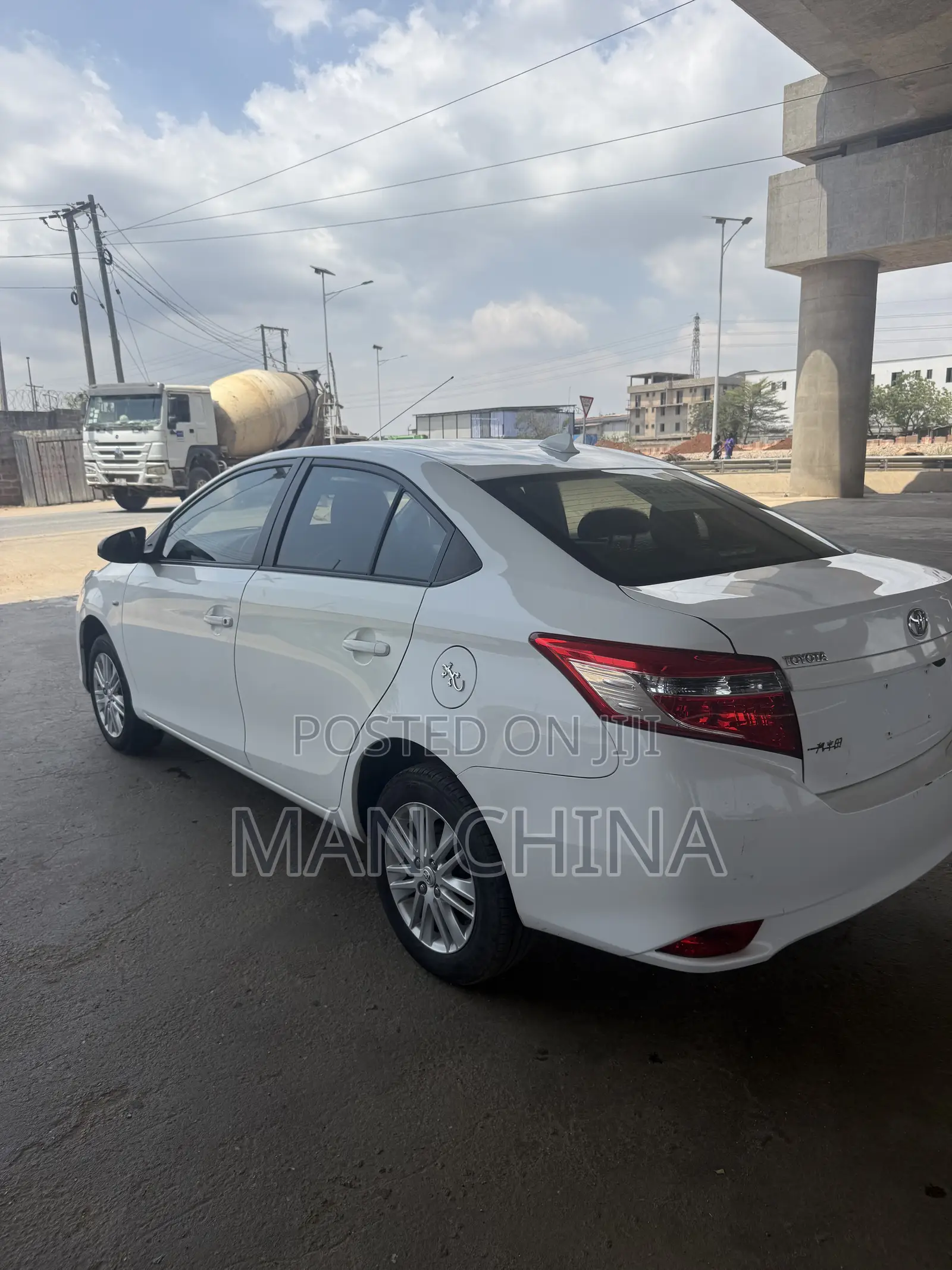 Toyota Yaris L Hatchback 3dr 2015 White