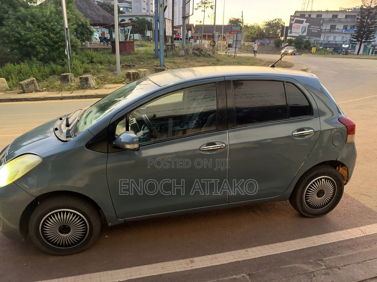 Toyota Vitz 1.0 FWD 3dr 2010 Blue