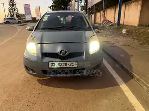 Toyota Vitz 1.0 FWD 3dr 2010 Blue