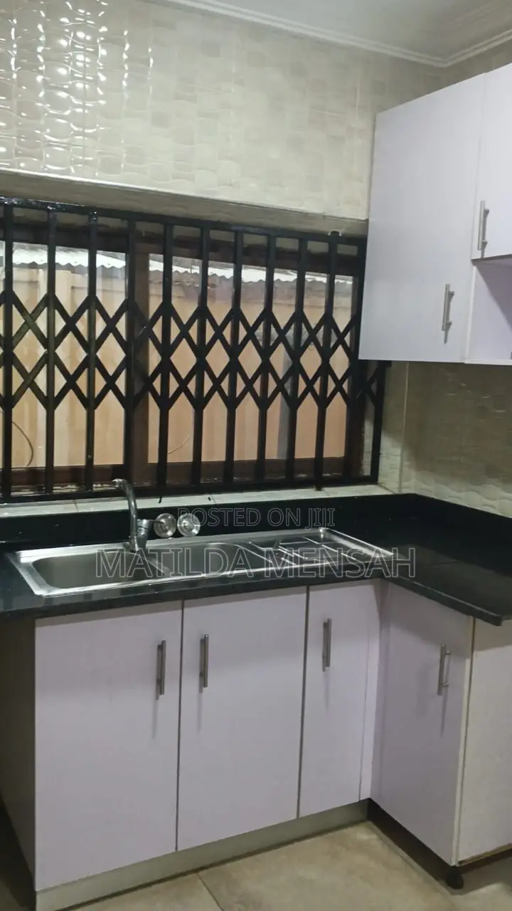 3bdrm Apartment in Ahenema Kokoben, Atwima Kwanwoma for rent